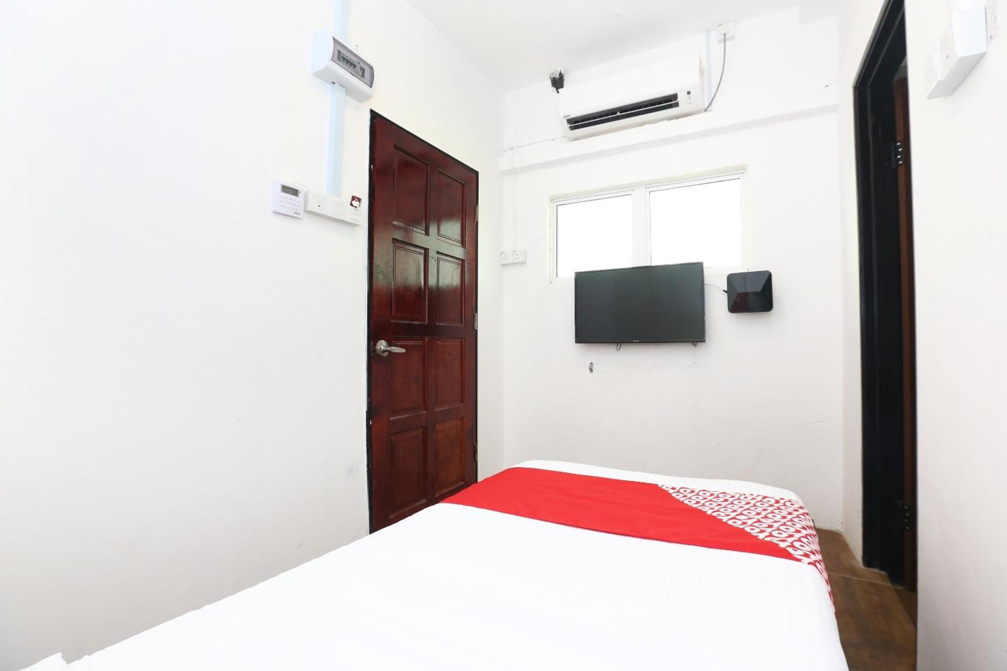 Super Oyo 89678 Ady Hotel Kuala Terengganu Exterior photo