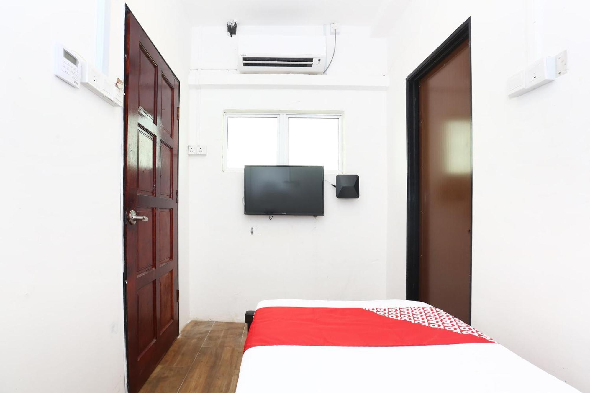 Super Oyo 89678 Ady Hotel Kuala Terengganu Exterior photo